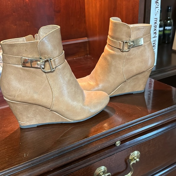 CL by Laundry Shoes - CL by Laundry tan leather wedge booties 6.5